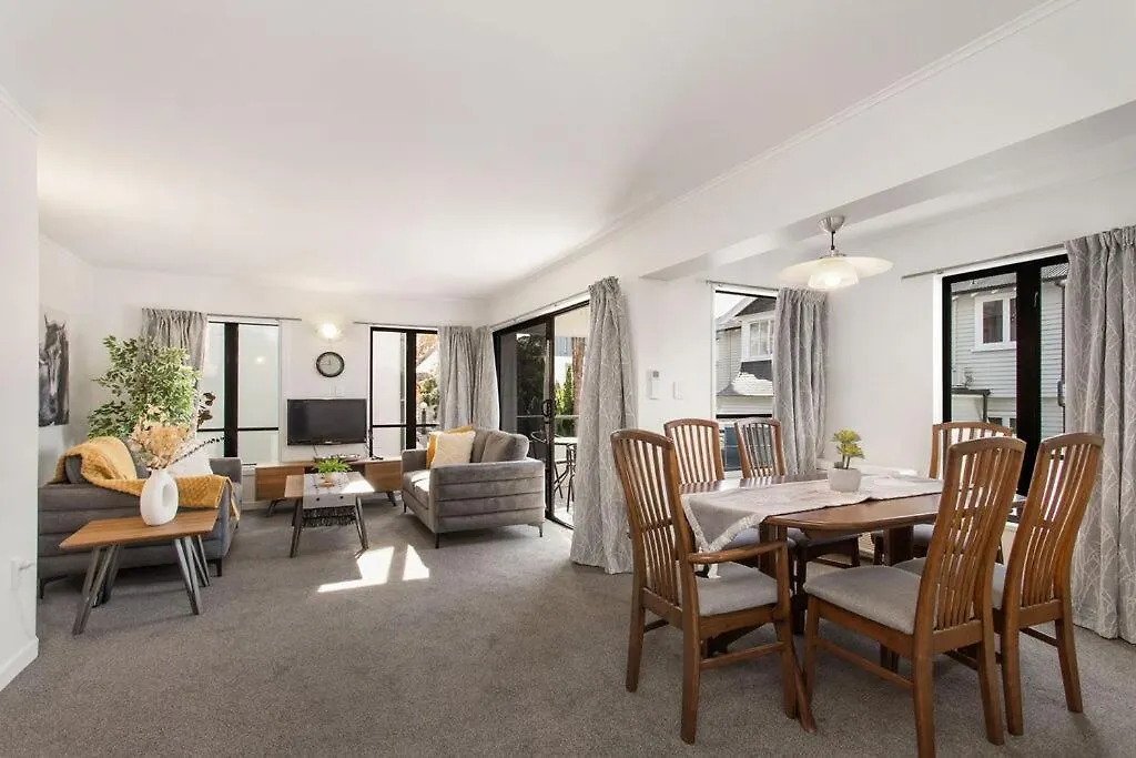 Location Cbd Close To Hospital And Hagley Park With Free Parking Christchurch New Zealand